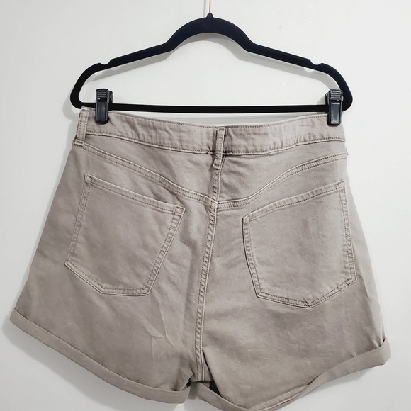 Old Navy High-Waisted O.G. Straight Cuffed Gray Jean Shorts Size 18 - Picture 8 of 10